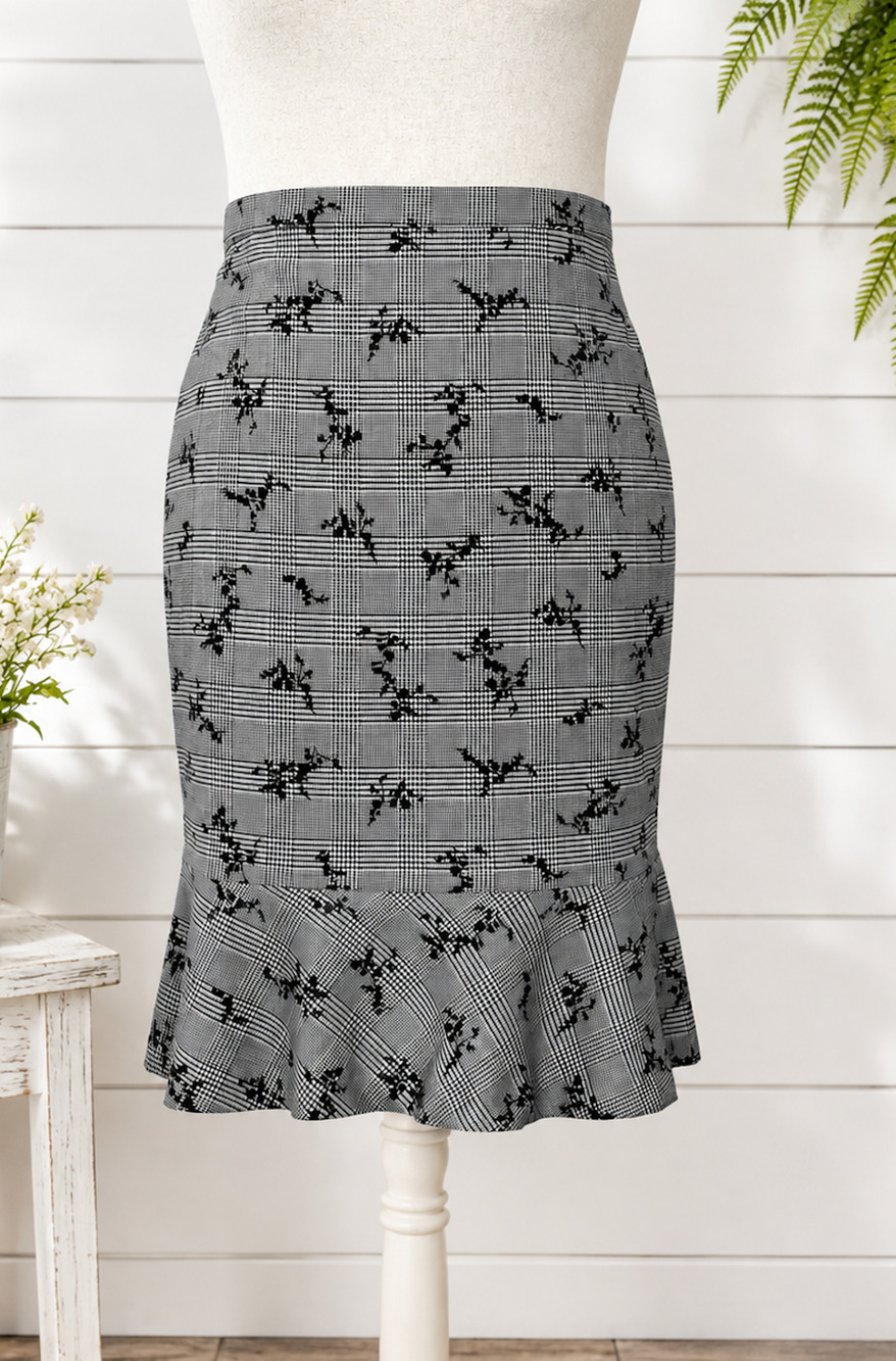 NWOT Ann Taylor Black White Glen Plaid Floral Pencil Skirt Size 12 Ruffle Hem